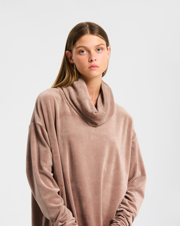 Βελούδινο Φόρεμα με Ξεχυλωτό Γιακά - 001306078 - Εικόνα 2